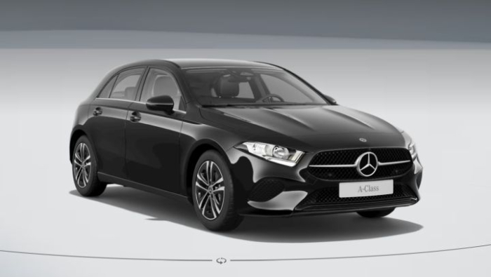 Eine Mercedes A-Klasse vor einem neutralen Hintergrund