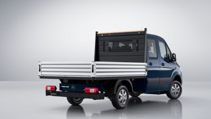 Ein Transporter mit Ladefl�che 